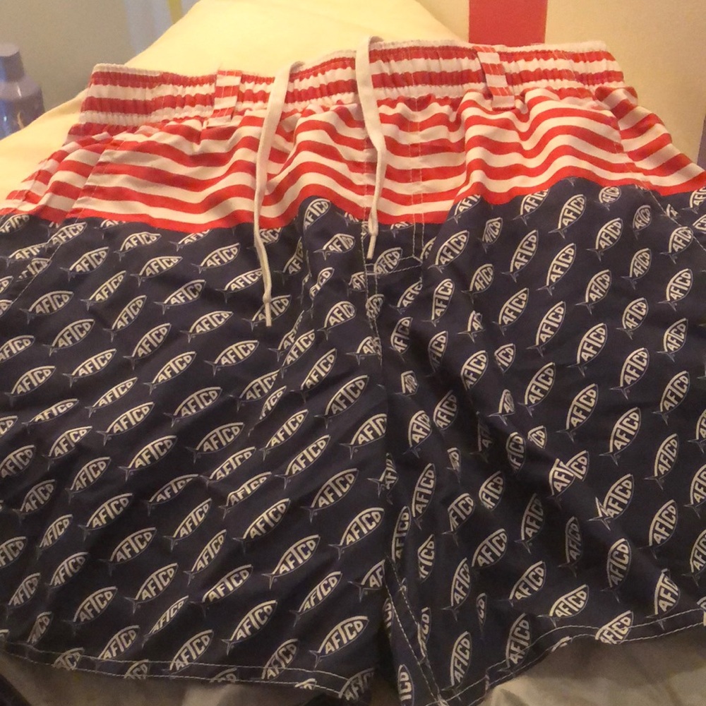 Men’s swim shorts